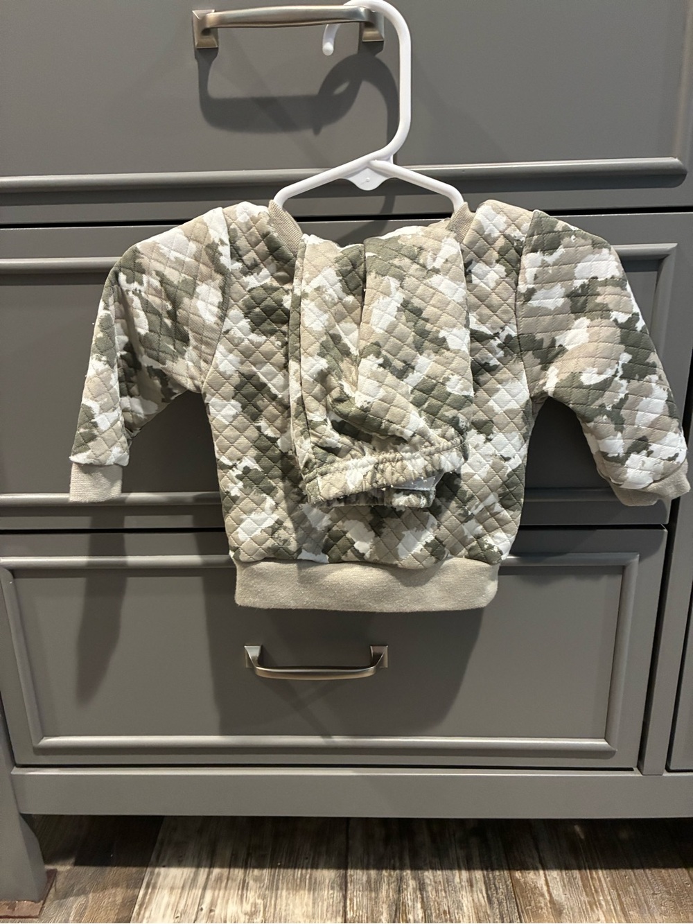 Kidgets 3-6M Quilted Camo Sweatsuit in Neutral Green & Cream